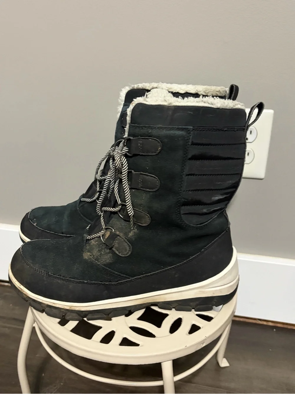 Faux-Fur Lined Black Winter Lace-Up Boots
